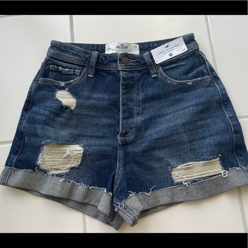 NWT- Hollister Curvy Ultra High-Rise Mom Shorts 3"- SIZE 5